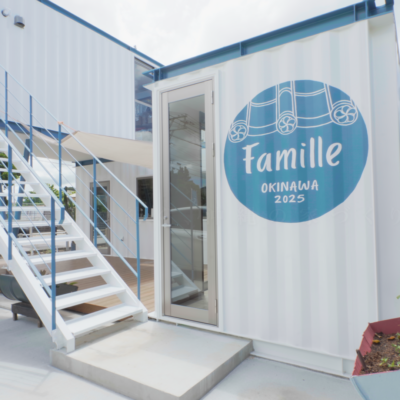 沖縄県北部・名護市で施工したタコス店「Famille」の店舗外観。コンテナ規格建築をベースに、大工沖縄工房舎が施工。